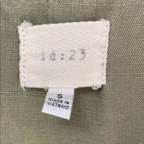 ID 1:23 top khaki green soft S $11 - Picture 2 of 3
